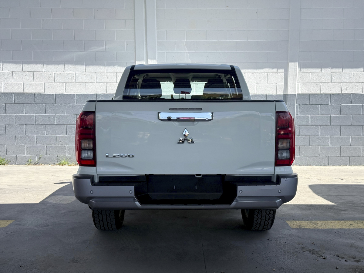 Mitsubishi L200 2024