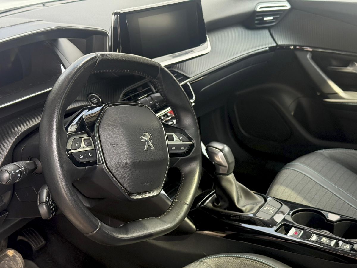Peugeot 2008 GT 2023